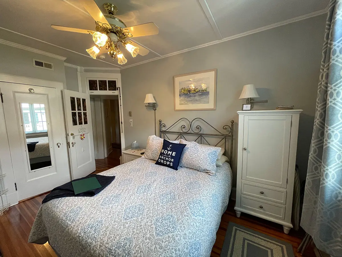 Ciara Room queen-sized bed