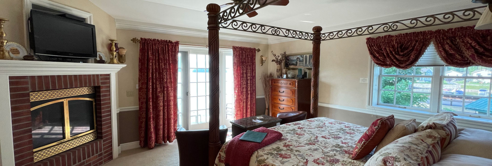 Boathouse Waterfront lodging rooms