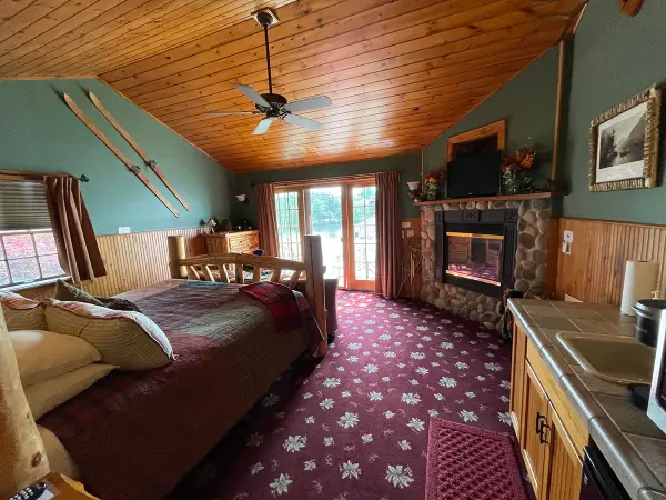 Mason’s Adirondack Suite layout