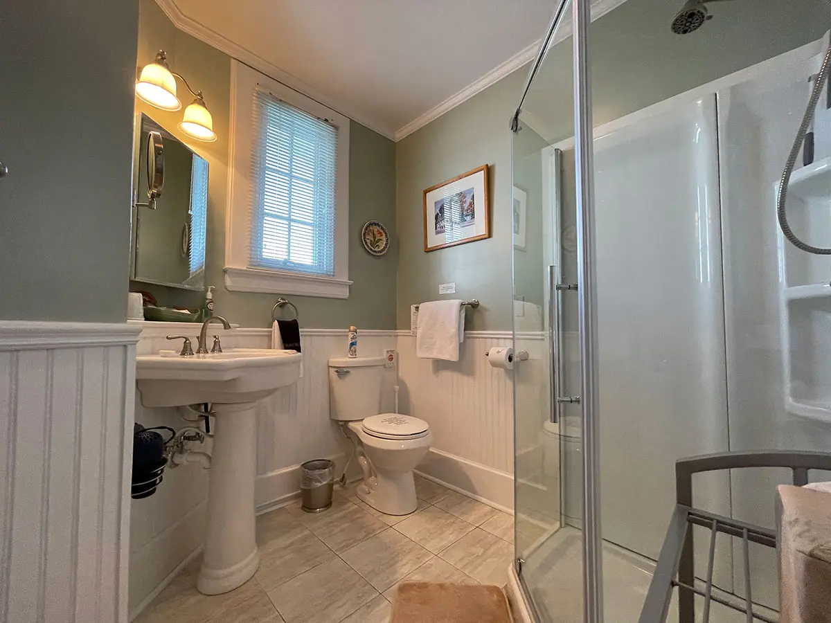 The Oliver Suite ensuite full bathroom